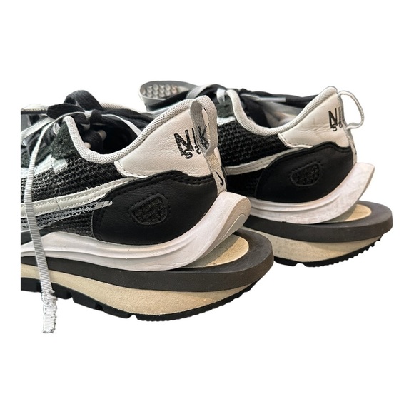 Nike Black and White Athletic Shoes - Picture 6 of 11